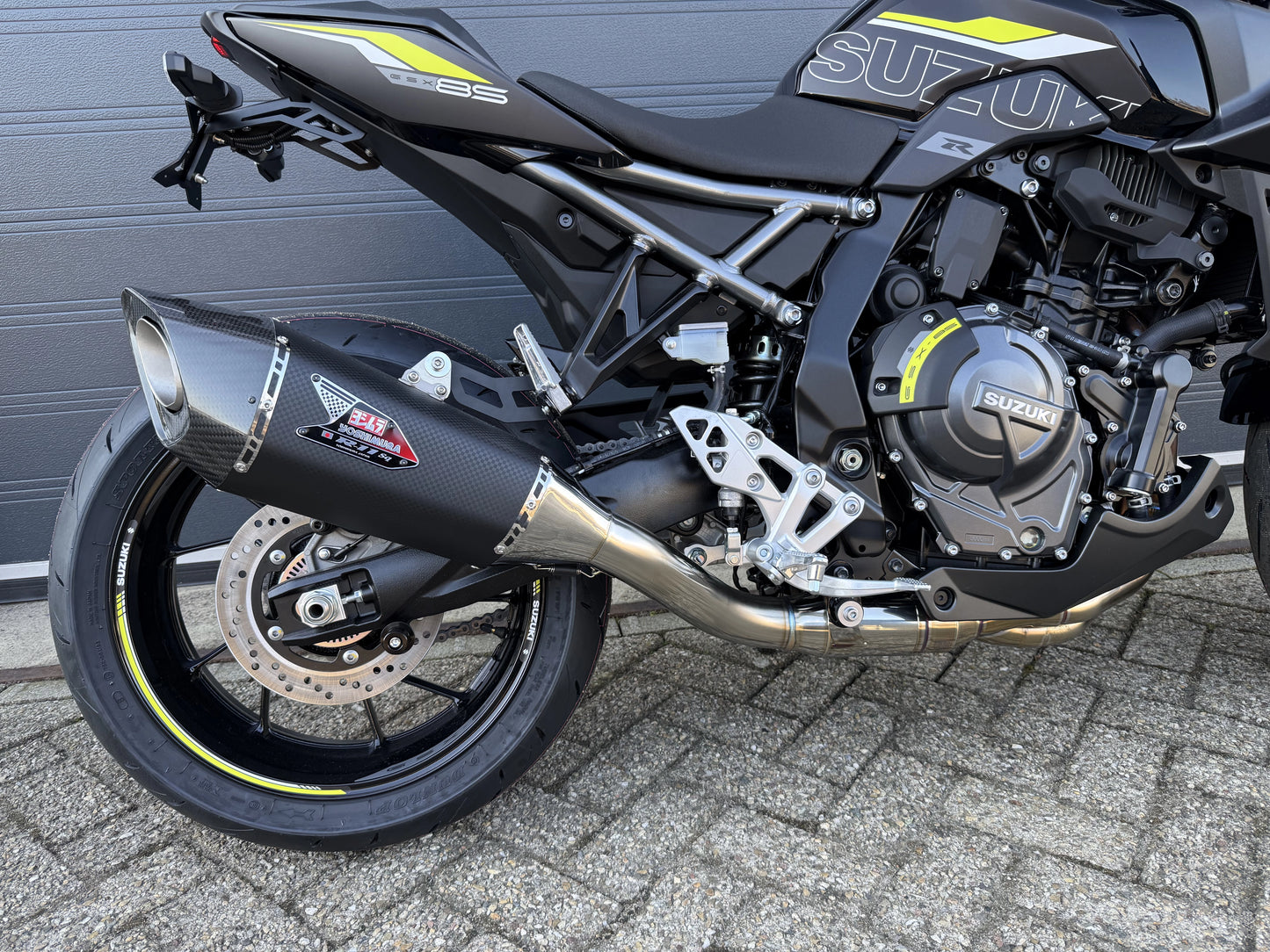 EEC Full System R-11Sq R GSX-8 CarbBlack
